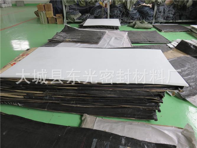{“title”: “聚四氟乙烯板在建筑工程中的应用与厂家选择指南——聚焦扬州、睢宁地区”， “content”: “\n\n# 聚四氟乙烯板在建筑工程中的应用与厂家选择指南\n\n在建筑工程领域，尤其是涉及大型构筑物滑动支座、楼梯支撑节点等关键部位，聚四氟乙烯（PTFE）板因其独特的性能而被广泛采用。扬州、睢宁等地作为长三角地区重要的工程材料集散地，聚集了众多聚四氟乙烯板、四氟车削板的生产厂家。本文将从材料特性、应用场景、厂家选择及行业现状等方面进行系统梳理，为工程采购与设计人员提供参考。\n\n## 